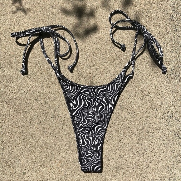 Lahana Amara Side Tie Bikini Bottom in
Psychedelic Zebra, Size XS - Picture 1 of 6